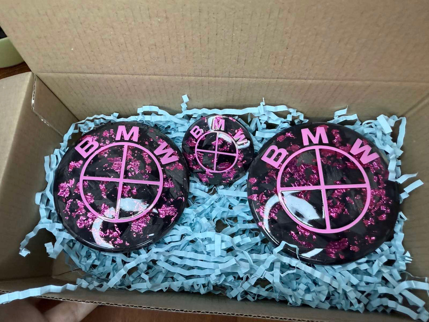 Ръчно Изработени Карбонови Емблеми "Pink" за БМВ